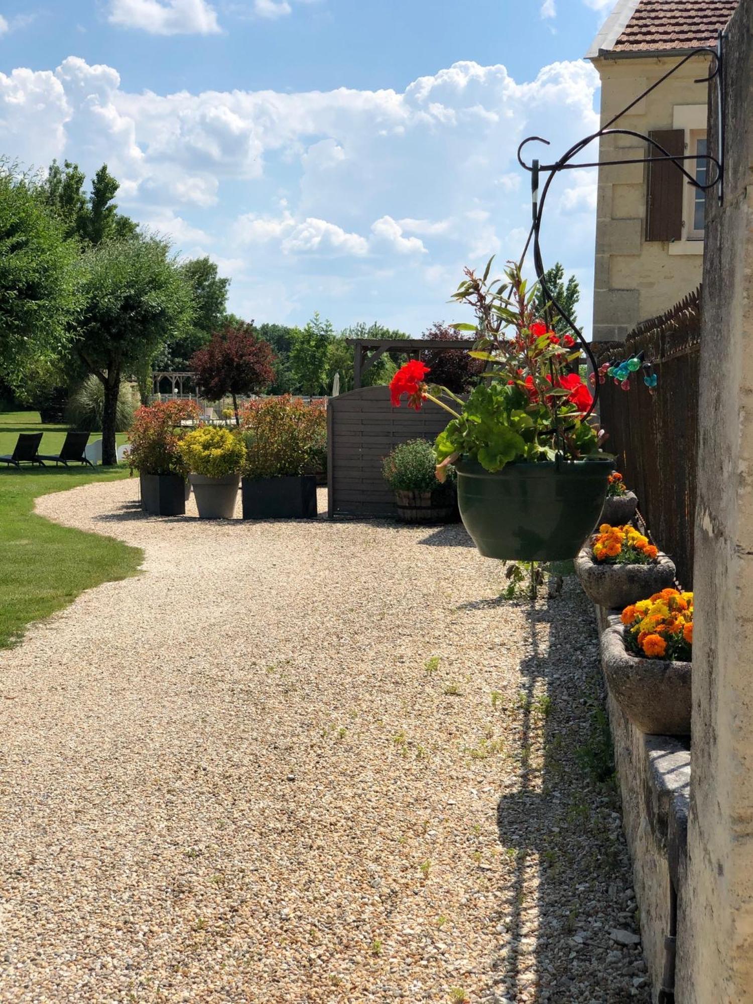 Gites de Cognac Bréville Extérieur photo