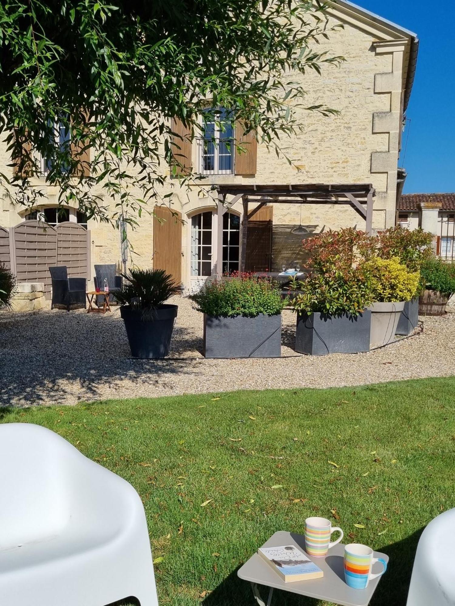 Gites de Cognac Bréville Extérieur photo