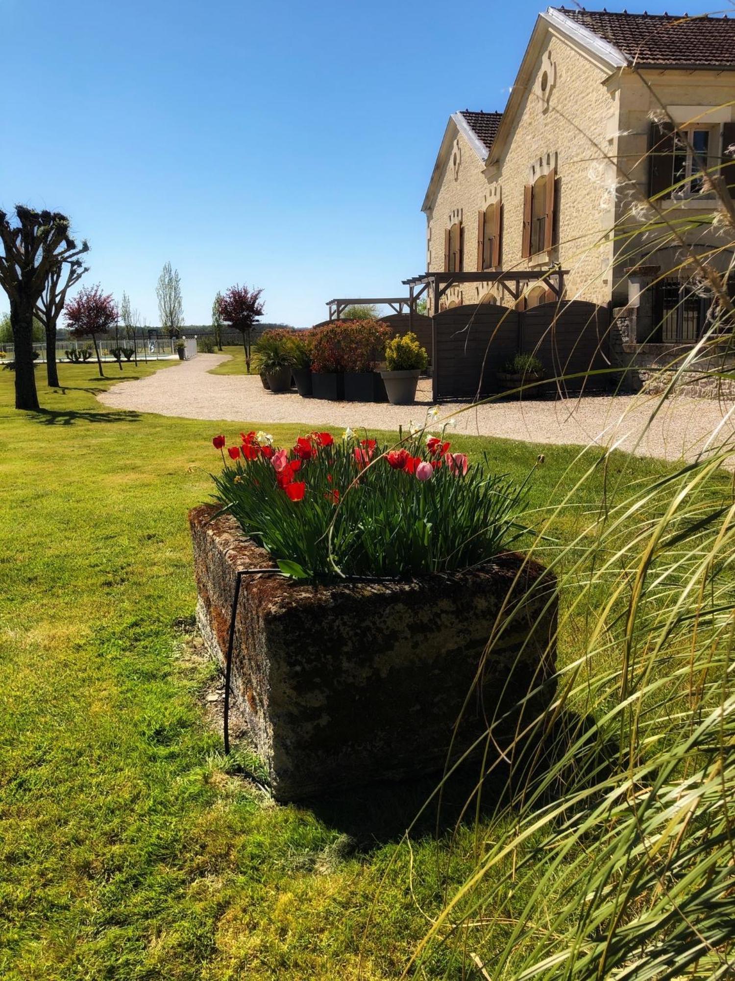 Gites de Cognac Bréville Extérieur photo